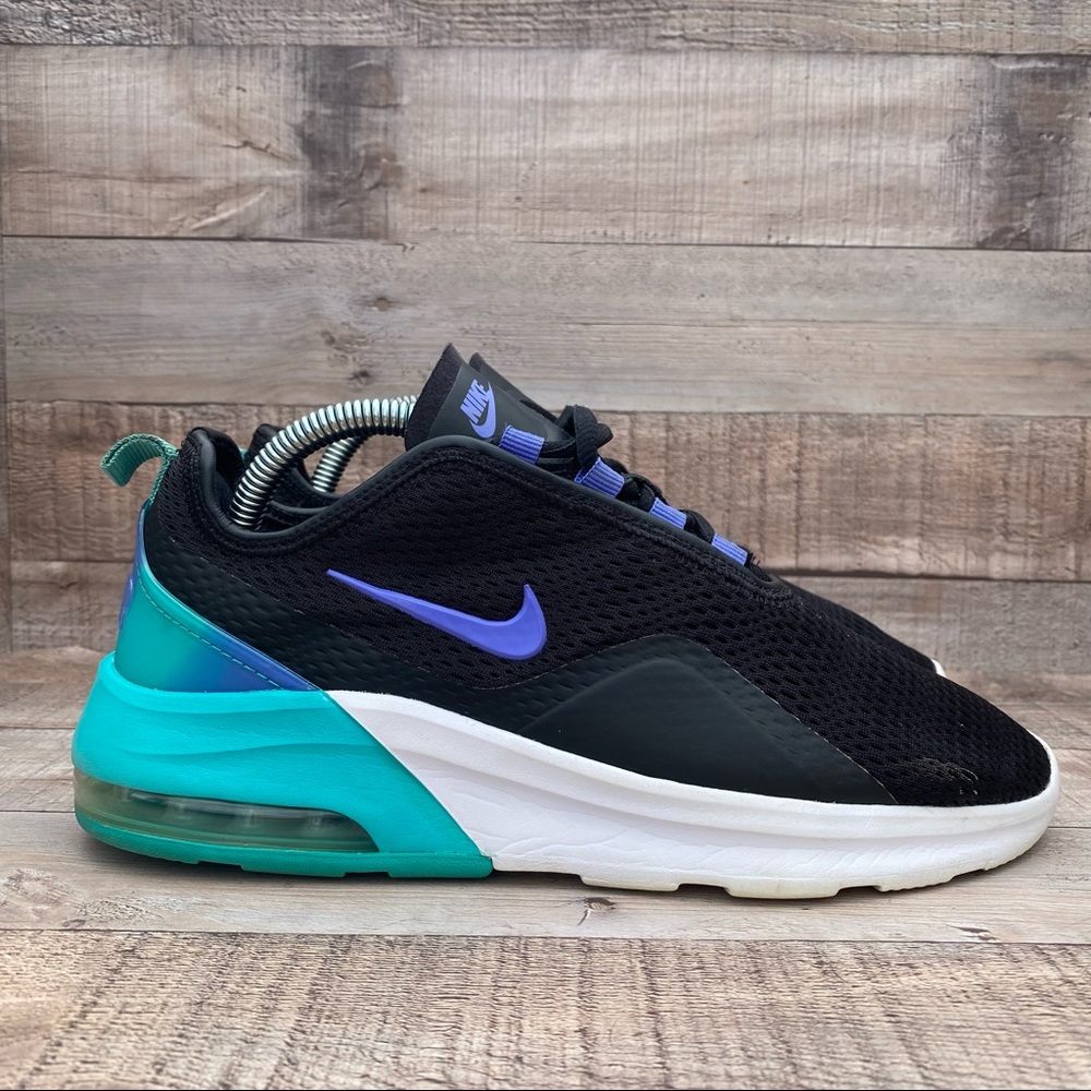 Nike Air Max Motion 2 Womens Running Sneakers